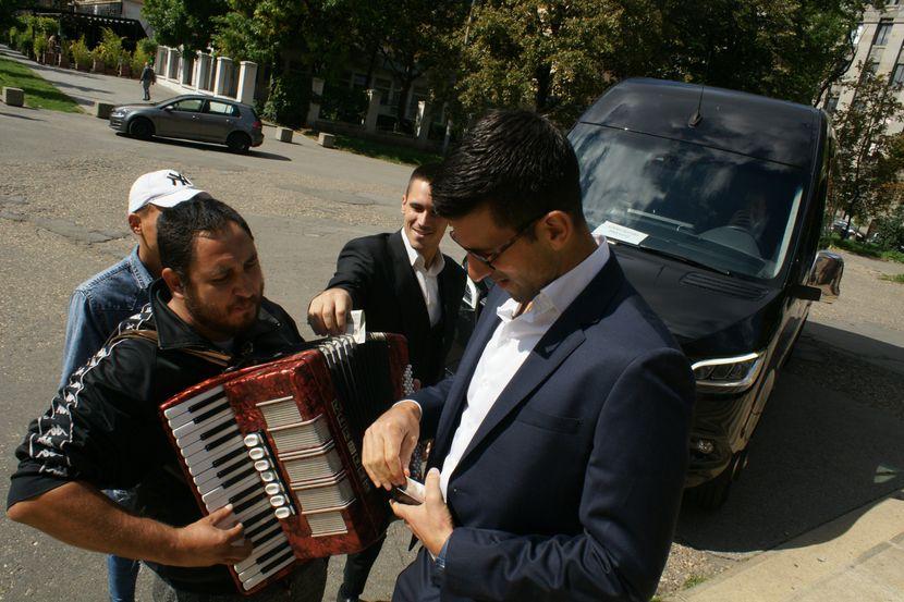 Slavlje u porodici Đoković: Novak najveseliji, nije štedio pare na muziku