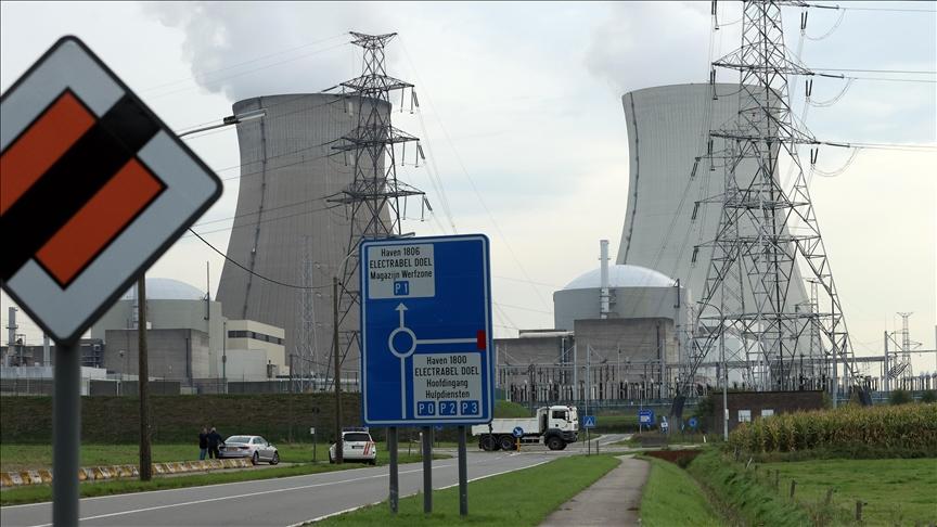 People gather to against the shutdown of the Doel 3 reactor in Brussels, Belgium on September 23, 2022. - Avaz