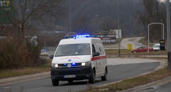 Stravična nesreća na Ilidži: Dijete zadobilo povrede opasne po život nakon udara četverotočkaša u betonski stub