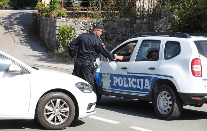 Policija na terenu - Avaz