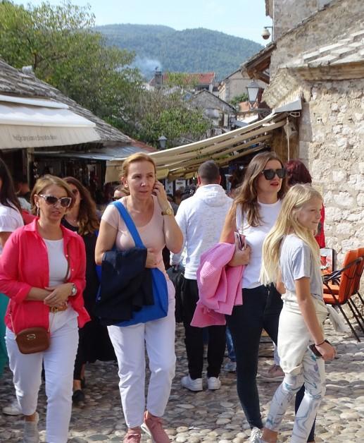 Posljednji dan Miholjskog ljeta: Stari most načičkan turistima