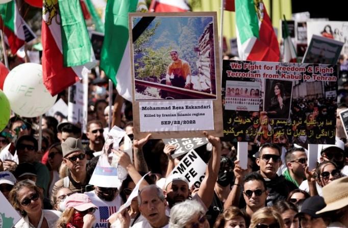 Policija upada u škole i hapsi učenike zbog širenja snimaka protesta na društvenim mrežama