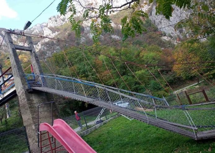 Viseći most na Zapadnoj Moravi koji se srušio prilikom prelaska turista - Avaz