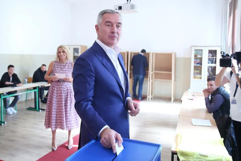 Đukanović: Glasao u Osnovnoj školi "Savo Pejanović" u Podgorici - Avaz