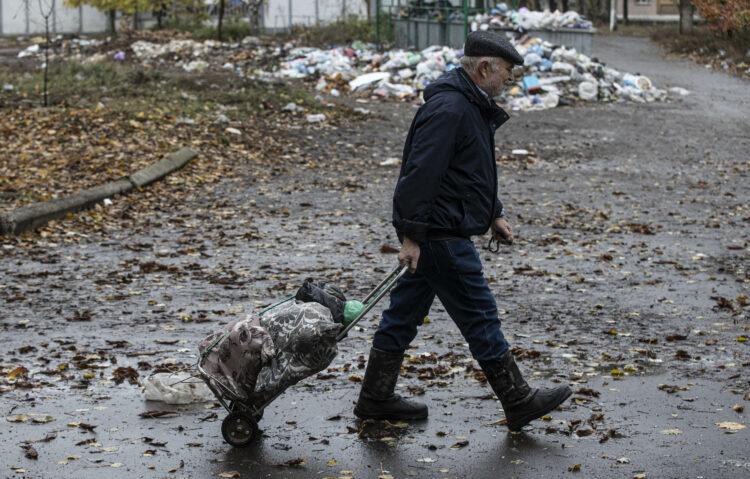 Civili u Mikolajevu svakodnevno čekaju u redovima za vodu