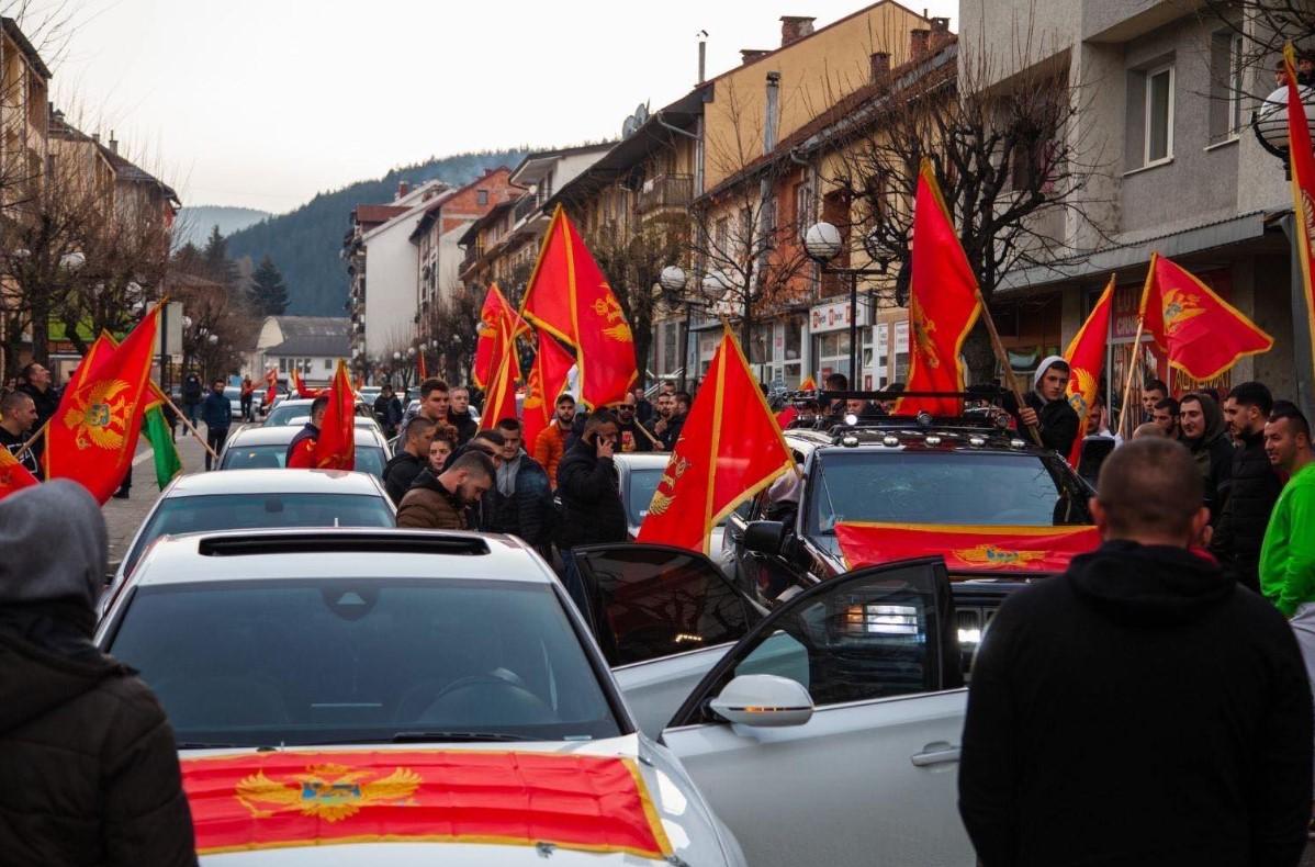 Građani iz crnogorskih gradova krenuli na protest: Stotine vozila na putu prema Podgorici