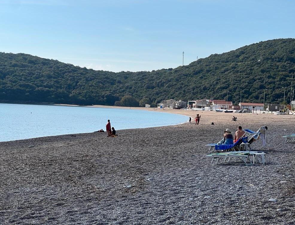 Turisti na plaži - Avaz