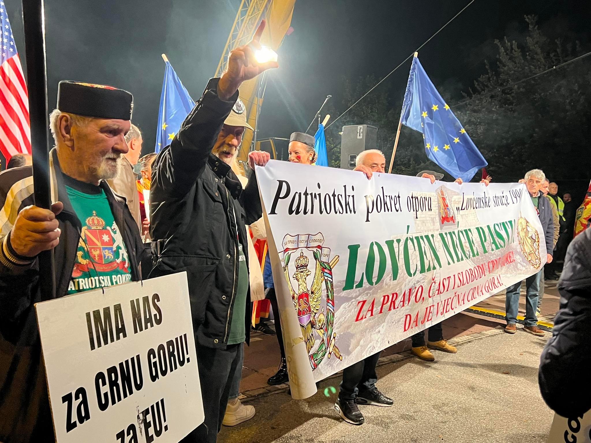 Uskoro počinju protesti ispred Skupštine, građani se okupljaju - Avaz