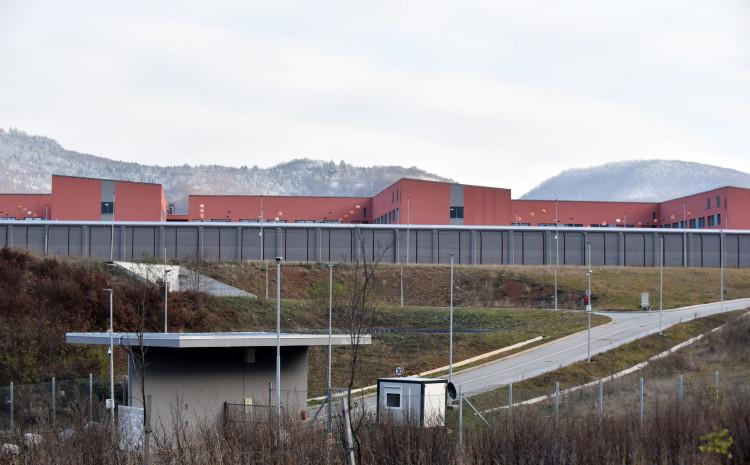 Šta se dešava u Vojkovićima: Postavlja se ograda u pritvorskoj jedinici!