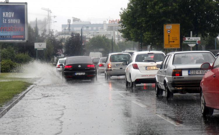 BIHAMK: Vozači oprez, saobraća se po mokrim cestama