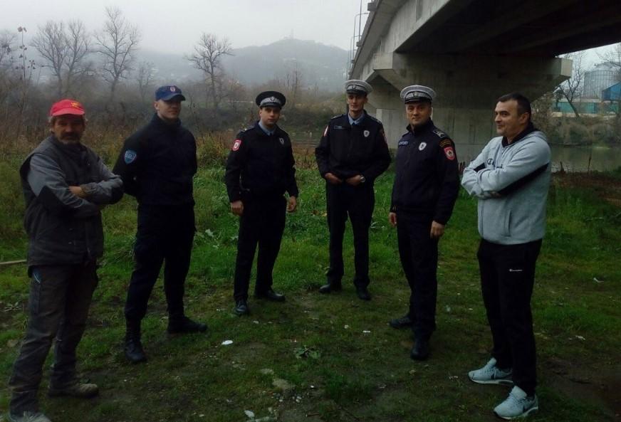 Ovo su hrabri policajci i mještani koji su spasili djevojku iz hladne Bosne