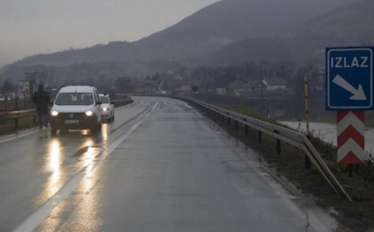 Vozači oprez: Kolovoz mokar, učestali odroni