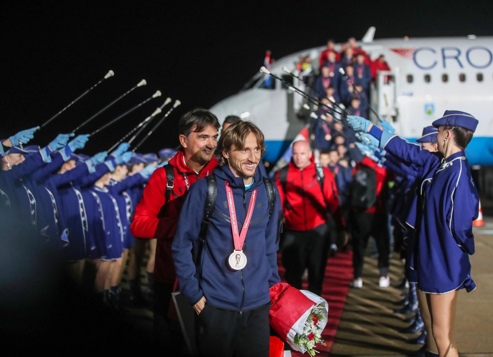 "Vatreni" stigli na aerodrom - Avaz