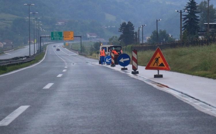 Kolovoz je mjestimično vlažan zbog čega se savjetuje oprez - Avaz