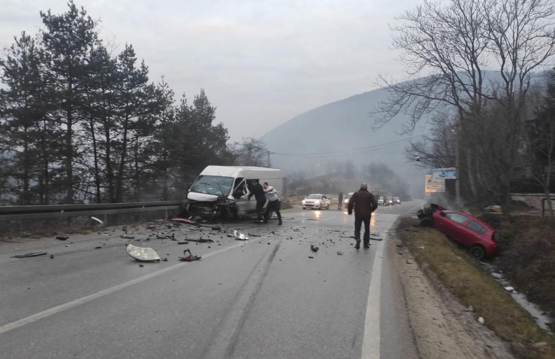 Teška saobraćajna nesreća na tranzitu u Sarajevu: Povrijeđena najmanje jedna osoba