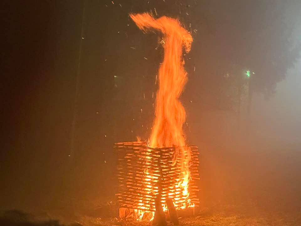 Zapaljen Badnjak u Kaknju - Avaz