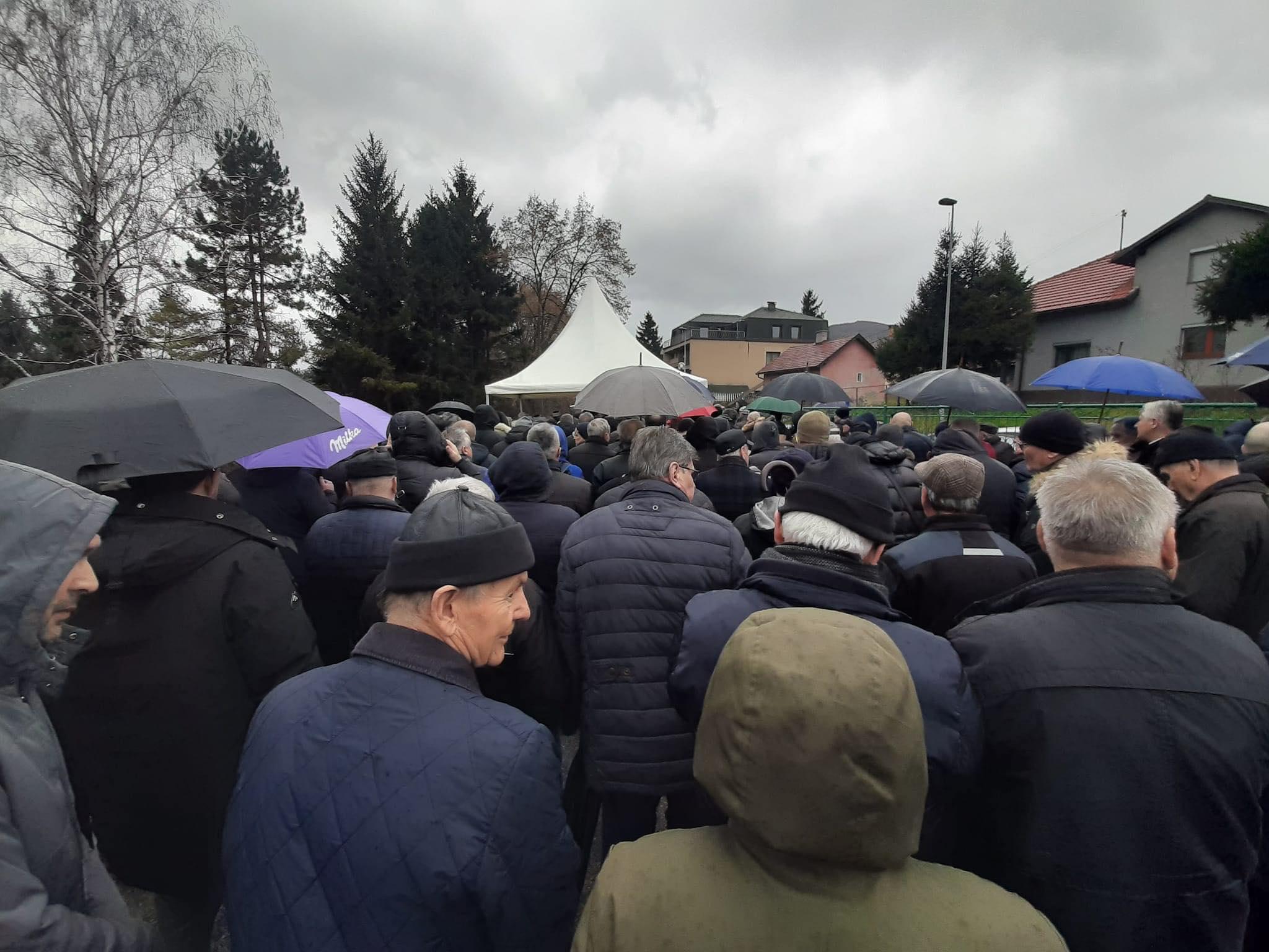 Veliki broj ljudi na dženazi Džananoviću - Avaz