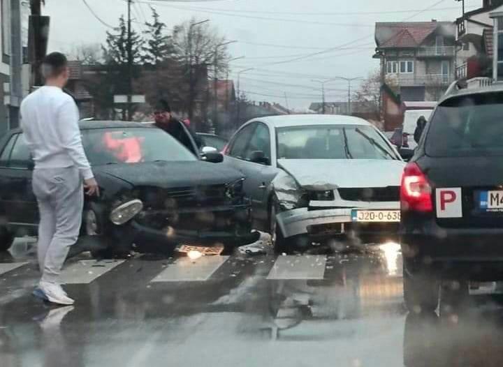 Sudar dva automobila u Živinicama