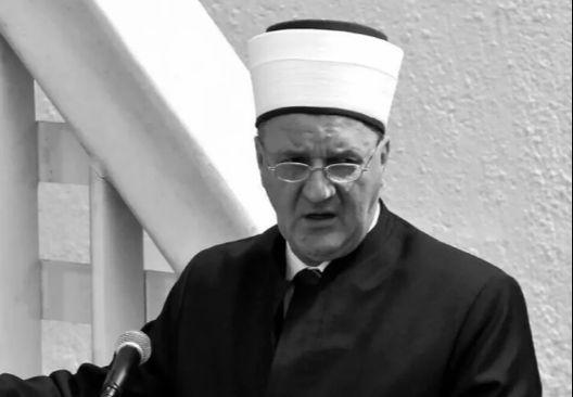 Šefko ef. Omerbašić: Muslimović ga 1993. opservirao u depeši kao jednog od protivnika tadašnjeg postavljanja Mustafe ef. Cerića na dužnost naibu-reisa u BiH, potcrtavajući i da „Omerbašić s još nekim postavlja pitanje šta će nakon transformacije Islamske vjerske zajednice biti s Muslimanima u Sandžaku i Sloveniji“ - Avaz