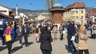 Sunce izmamilo Sarajlije na ulice: U Titovoj se snimala serija