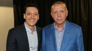 Ezil objavio fotografiju s Erdoanom i podržao ga pred izbore