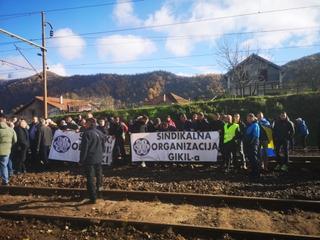 Počelo mirno okupljanje u Jablanici: Radnici GIKIL-a i Željeznica FBiH nezadovoljni jer nije počela sanacija pruge