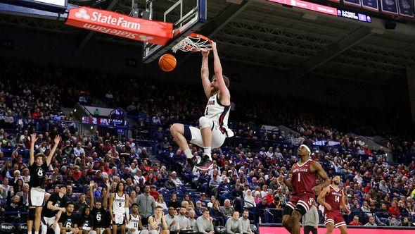 Gonzaga forward Drew Timme dunks during the second half of an NCAA college basketball game against Santa Clara - Avaz