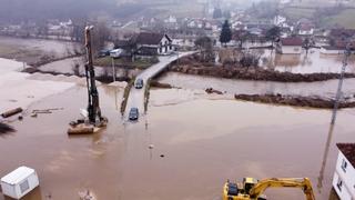 Snimci iz zraka / Lašva poplavila brojne kuće, probila i nasip gradilišta brze ceste