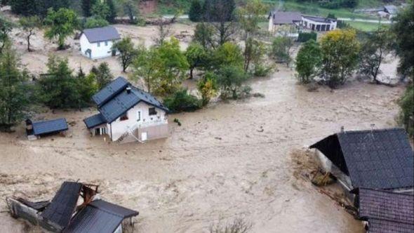 Poplavljena područja  - Avaz