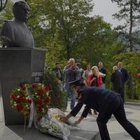 Polaganjem cvijeća i odavanjem počasti obilježen Dan oslobođenja Tuzle