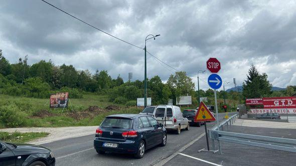 Kilometarske gužve zbog izvođenja radova - Avaz