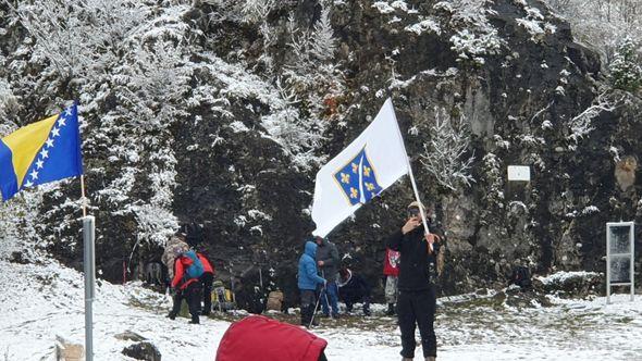 Sa lica mjesta - Avaz