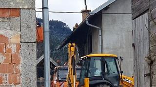 Video / Radnici čiste kuću u kojoj su stradale majka i kćerka u Mokrom