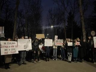 Studenti i građani protestuju u Banjoj Luci: Među brojnim transparentima zavijorila se dobro poznata zastava