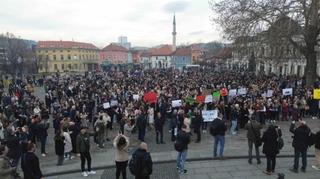 Iz Tuzle sve revolucije u BiH kreću: Hiljade studenata, građana, penzionera i učenika izašlo na proteste