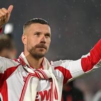 Lukas Podolski se u 39. godini oprostio od fudbala