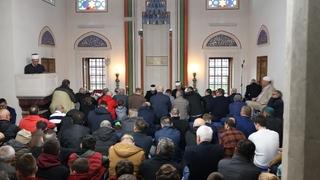 Mnogobrojni vjernici klanjali bajram-namaz u Ferhadiji