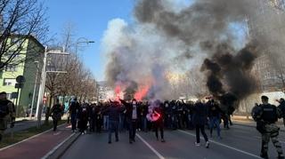 Video / Pogledajte korteo navijača Sarajeva: Horde zla se zaputile ka Grbavici