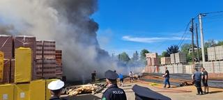 Video / Veliki požar u skladištu kod Srebrenika: Borba sa vatrenom stihijom