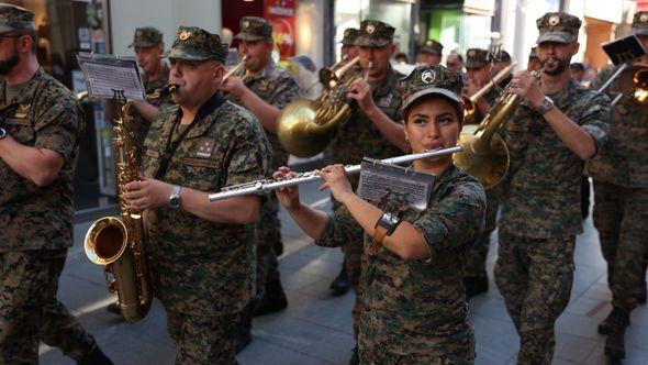 Defile Orkestra Oružanih snaga BiH - Avaz