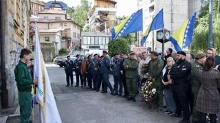 Zastave, ljiljani, uniforme: Članovi "Zelenih beretki" u bivšoj Dobrovoljačkoj odali počast poginulim saborcima