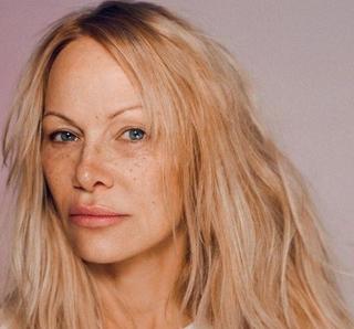 Pamela Anderson otkrila zašto se prestala šminkati: „Volim pokazivati svoje pjegice“