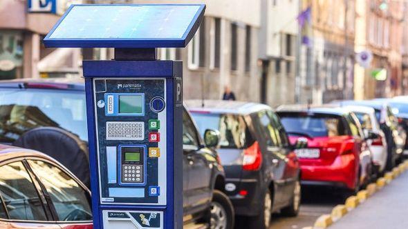 Uništila aparat za parking - Avaz