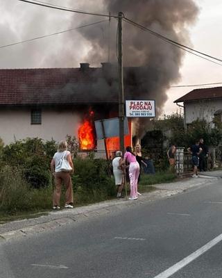 Veliki požar u Prnjavoru: Gorjela porodična kuća, grad je trenutno bez struje