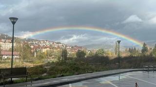 Na nebu iznad Sarajeva građane oduševila duga