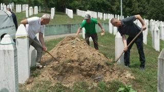 Srodnici žrtava razočarani zbog neprocesuiranja skrivanja posmrtnih ostataka ispod fontane