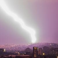 Munje na nebu ukrasile nebo iznad Sarajeva, pogledajte sjajne prizore