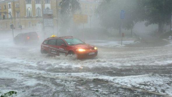 Obilne padavine uzrokuju velike probleme - Avaz