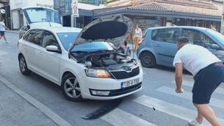 Drama u Sarajevu: Građani i arapski turist spašavali mače iz haube automobila