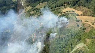 Buknuo požar kod Čevljanovića, dvije ekipe vatrogasaca na terenu!